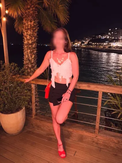 Amina, 34