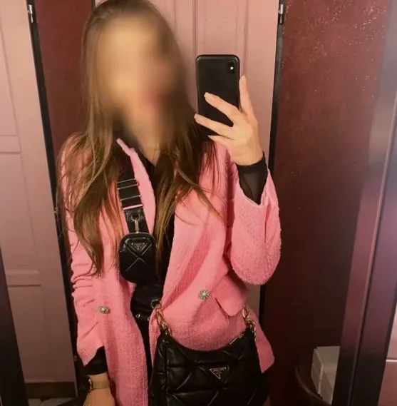 Celine, 33