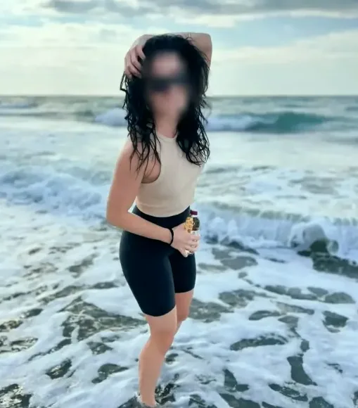 Celine, 31