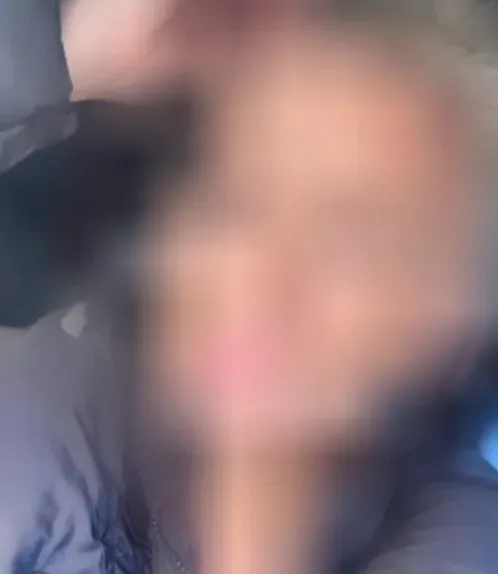 Claudia, 32
