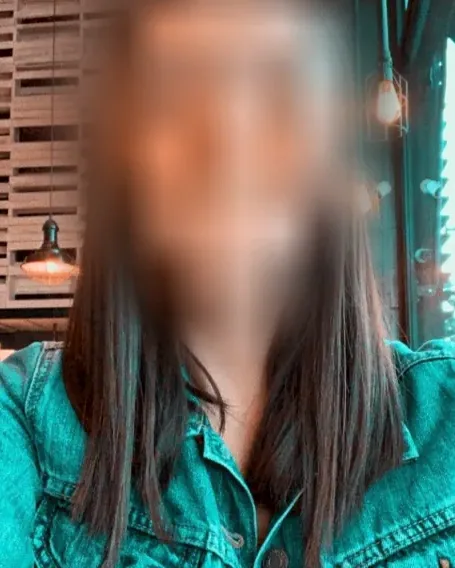Esra, 24