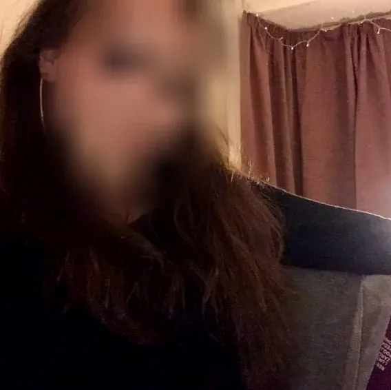 Fiona, 25
