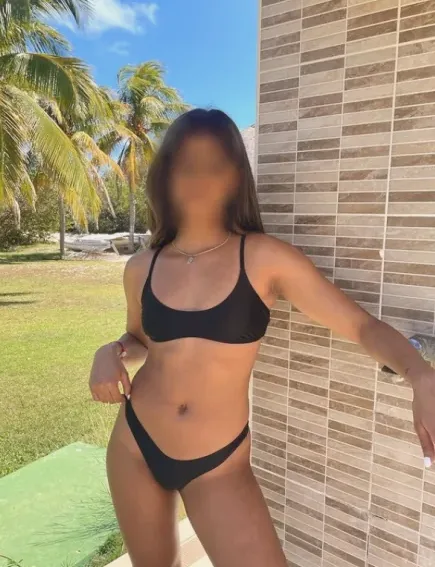 Ivana, 29