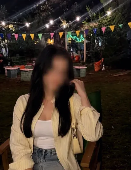 Larissa, 24