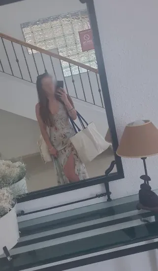 Lilly, 28