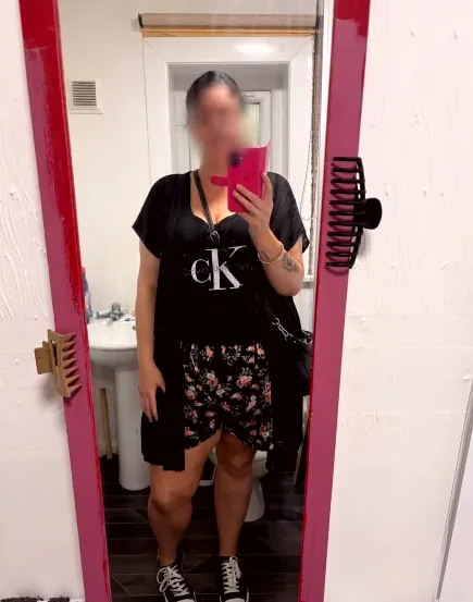 Melanie, 37