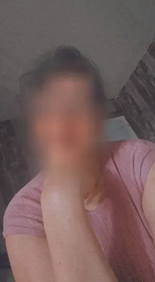 Mia, 27