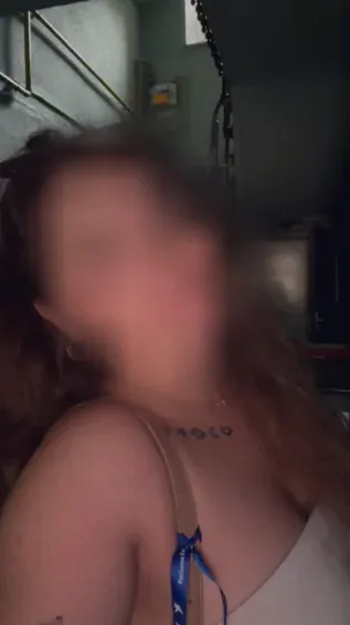 Mirela, 24