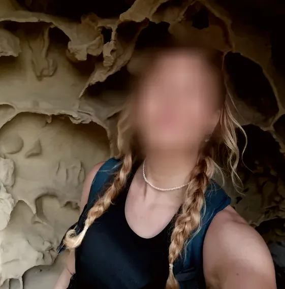 Zeynep, 29